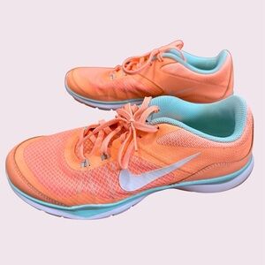 Gently Used Nike flex trainer 5 salmon